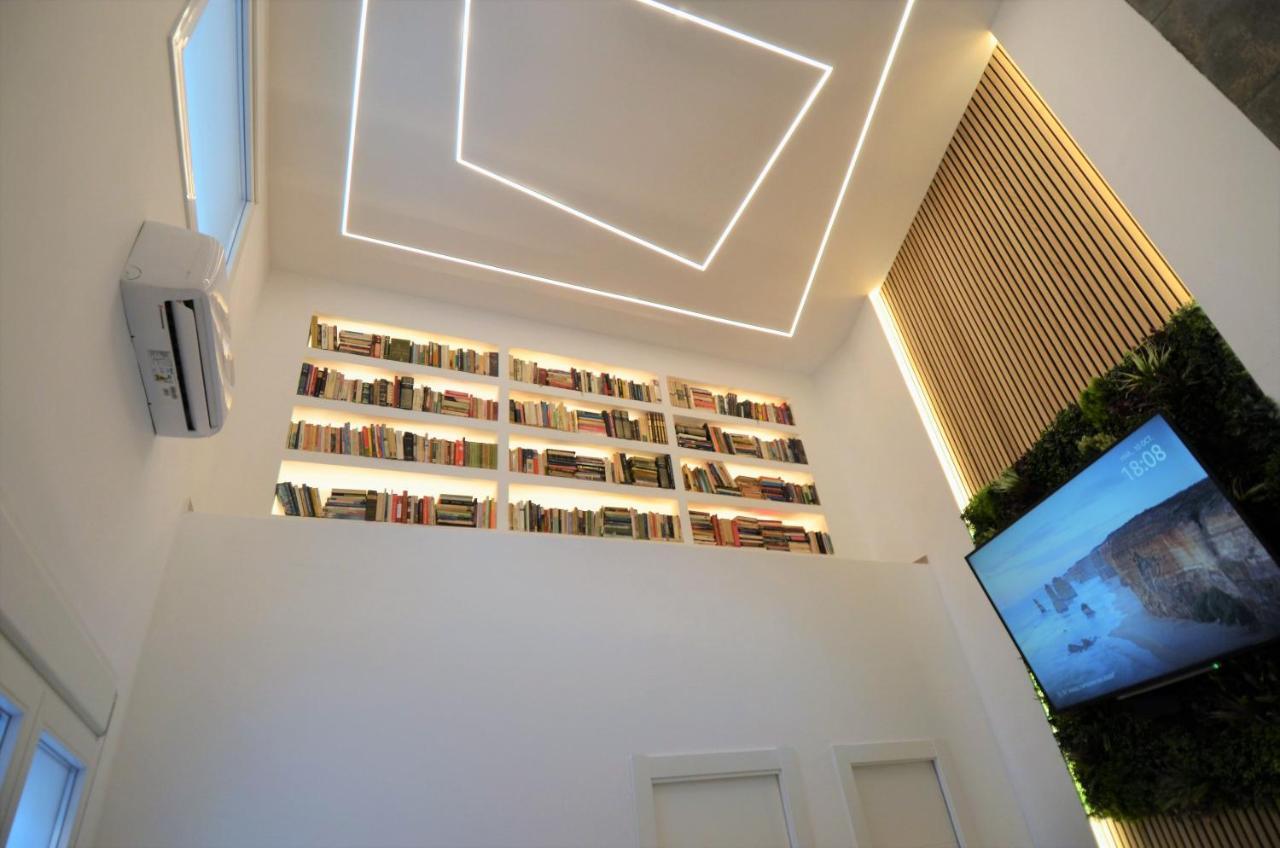 Biblioteca De Lujo En El Centro Historico De Apartament